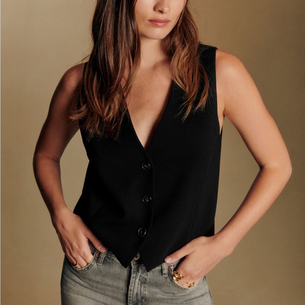Sezane Black Sleeveless V-Neck Button Vest